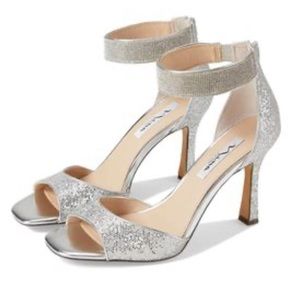 NWT Nina Dezzie Silver Heels, size 8.5 M